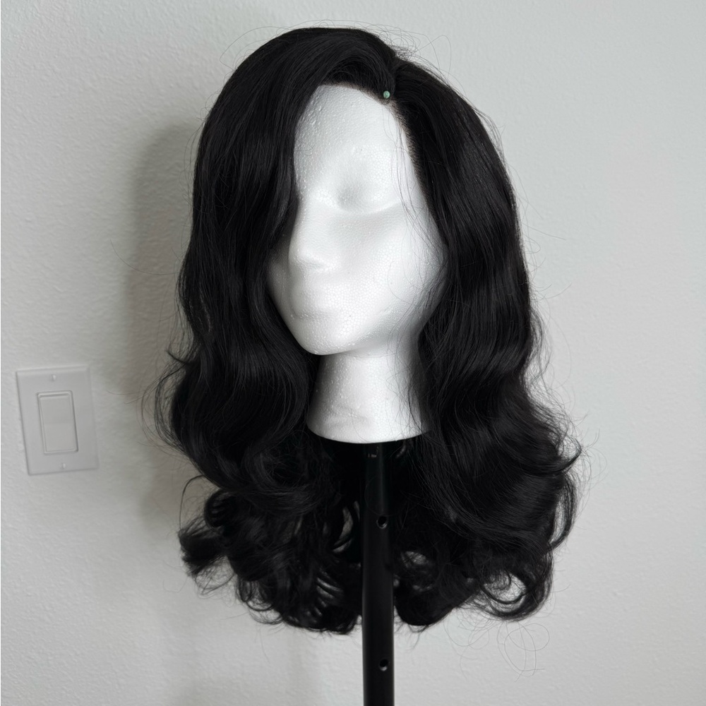 Necia’s Hairstyling Custom 50’s Brushed Out Hollywood waves